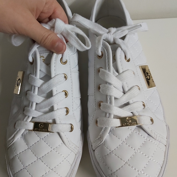 GUESS White and Gold Running Shoes Size 8 - Picture 3 of 6